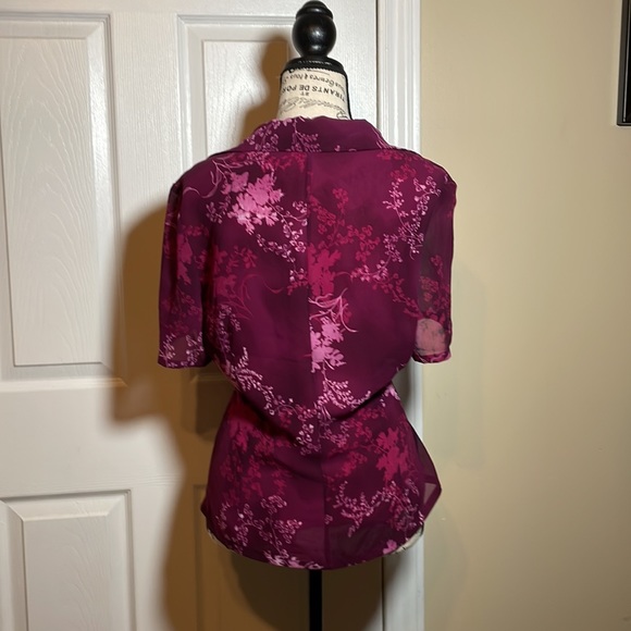 Women’s top, very light. - Picture 2 of 4